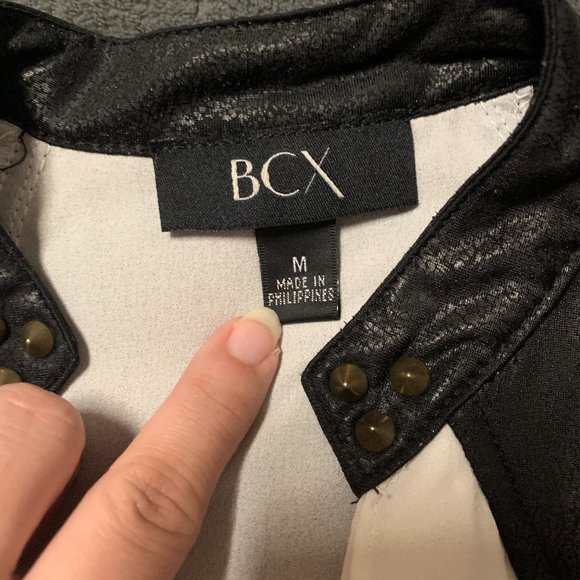 BCX | Sleeveless White Ruffle Blouse w/ Black Pleather Detailing | M - Picture 5 of 8